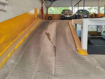 COCHERA FIJA Y CUBIERTA EN VENTA BELGRANO COLEGIAL