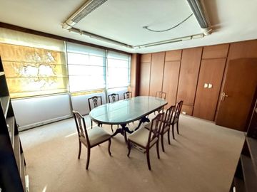 Venta Oficina 8 ambientes y sala de reuniones