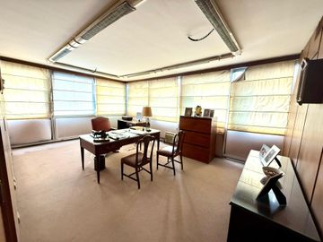 Venta Oficina 8 ambientes y sala de reuniones