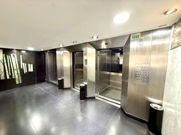 Venta Oficina 8 ambientes y sala de reuniones