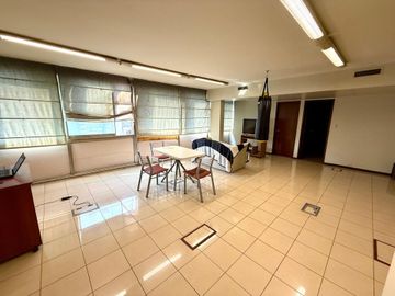 Venta Oficina 8 ambientes y sala de reuniones
