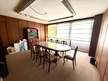Venta Oficina 8 ambientes y sala de reuniones