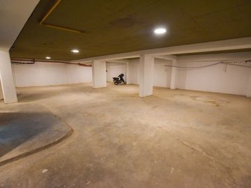 Venta monoambiente amoblado con balcón al frente.