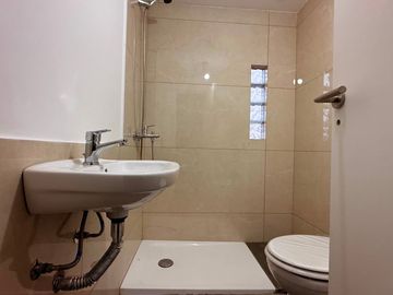VENTA 2 AMBIENTES SEMIPISO LA PERLA A ESTRENAR
