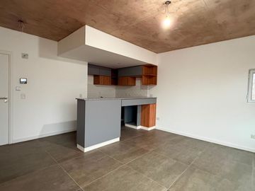 VENTA 2 AMBIENTES SEMIPISO LA PERLA A ESTRENAR