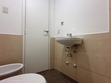 VENTA 2 AMBIENTES SEMIPISO LA PERLA A ESTRENAR