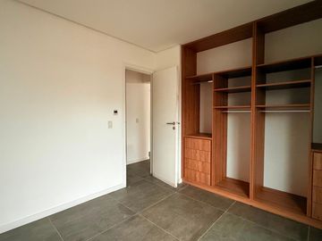 VENTA 2 AMBIENTES SEMIPISO LA PERLA A ESTRENAR