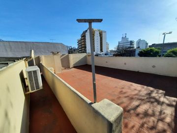 Venta en Blok 6 dpto 1 local con renta  Mataderos