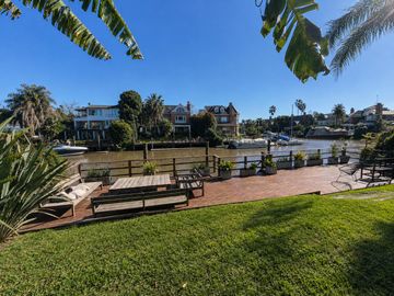Casa Venta y alquiler Marina del Sol 4 dormitorios jardin pileta amarra amenities