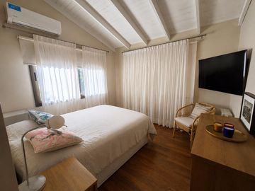 Casa Venta y alquiler Marina del Sol 4 dormitorios jardin pileta amarra amenities