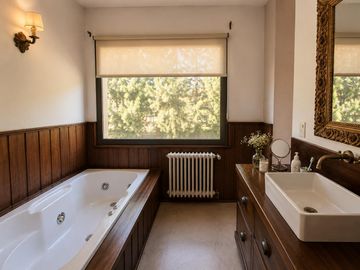 Casa Venta y alquiler Marina del Sol 4 dormitorios jardin pileta amarra amenities