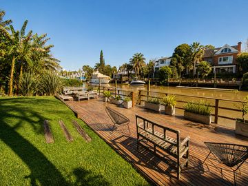 Casa Venta y alquiler Marina del Sol 4 dormitorios jardin pileta amarra amenities