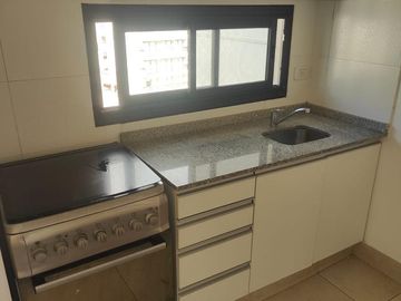 Alquiler monoambiente. 8º piso Contrafrente. Pileta. Balcón. Amenities. Granaderos al 600 - Flores