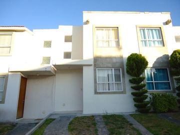 RENTA CASA RESIDENCIAL DEL PARQUE
