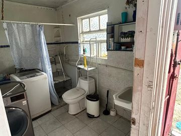 Casa de Tres dormitorios tres baños y estacionamiento