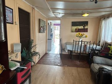 Casa de Tres dormitorios tres baños y estacionamiento