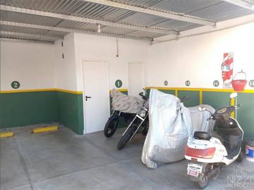 Estacionamiento sobre dos lotes propios
