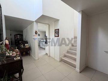 Hermosa casa en venta - Chicureo Norte