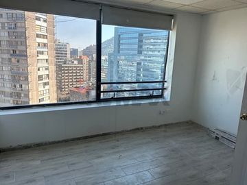 Oficina renovada, 20 m2. 2B, Metro P.Valdivia