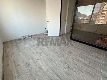 Oficina renovada, 20 m2. 2B, Metro P.Valdivia