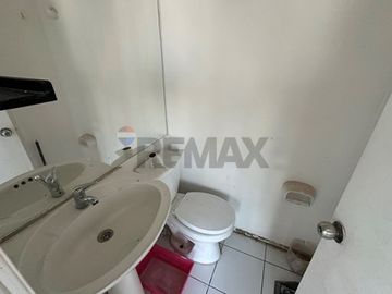 Oficina renovada, 20 m2. 2B, Metro P.Valdivia