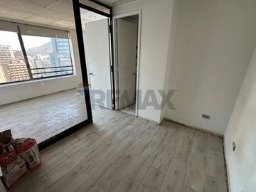 Oficina renovada, 20 m2. 2B, Metro P.Valdivia