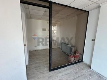Oficina renovada, 20 m2. 2B, Metro P.Valdivia