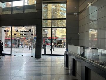 Oficina renovada, 20 m2. 2B, Metro P.Valdivia