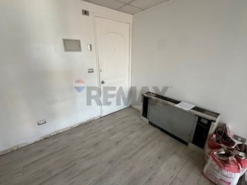 Oficina renovada, 20 m2. 2B, Metro P.Valdivia