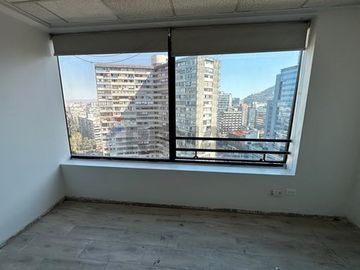 Oficina renovada, 20 m2. 2B, Metro P.Valdivia