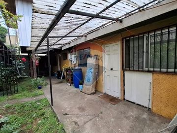 SE VENDE CASA 2D/2B, CON PIEZAS Y DEPTOS. INTERIOR