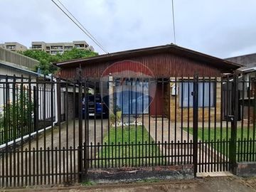 SE VENDE CASA 2D/2B, CON PIEZAS Y DEPTOS. INTERIOR