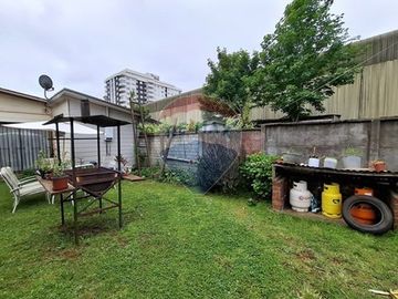 SE VENDE CASA 2D/2B, CON PIEZAS Y DEPTOS. INTERIOR