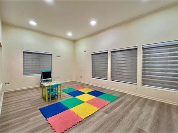 SE VENDE CASA 4DORMIT/3BAÑOS EN CONDOMINIO.