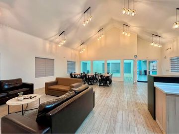 SE VENDE CASA 4DORMIT/3BAÑOS EN CONDOMINIO.