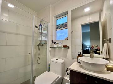 SE VENDE CASA 4DORMIT/3BAÑOS EN CONDOMINIO.