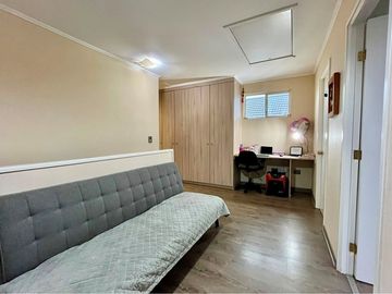 SE VENDE CASA 4DORMIT/3BAÑOS EN CONDOMINIO.