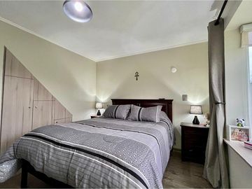 SE VENDE CASA 4DORMIT/3BAÑOS EN CONDOMINIO.