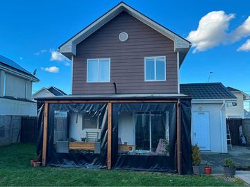 SE VENDE CASA 4DORMIT/3BAÑOS EN CONDOMINIO.