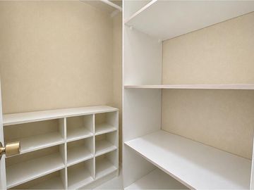 SE VENDE CASA 4DORMIT/3BAÑOS EN CONDOMINIO.