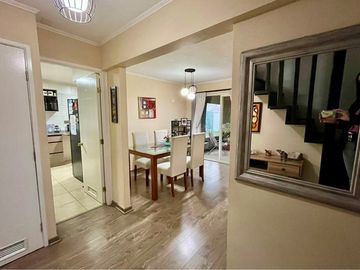 SE VENDE CASA 4DORMIT/3BAÑOS EN CONDOMINIO.