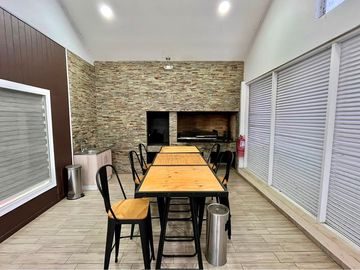 SE VENDE CASA 4DORMIT/3BAÑOS EN CONDOMINIO.