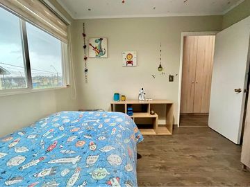 SE VENDE CASA 4DORMIT/3BAÑOS EN CONDOMINIO.