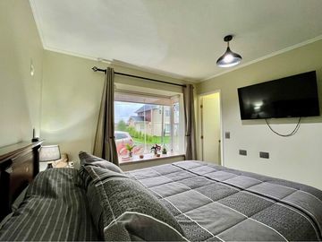 SE VENDE CASA 4DORMIT/3BAÑOS EN CONDOMINIO.