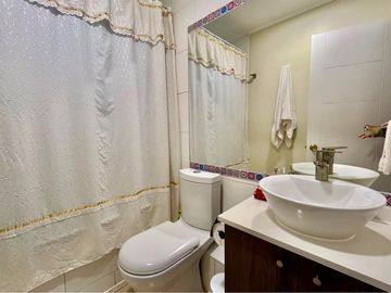 SE VENDE CASA 4DORMIT/3BAÑOS EN CONDOMINIO.