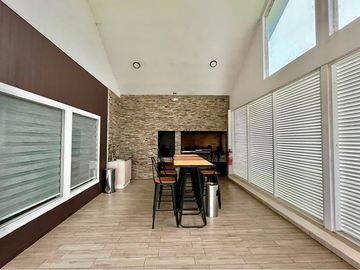 SE VENDE CASA 4DORMIT/3BAÑOS EN CONDOMINIO.