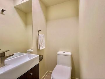 SE VENDE CASA 4DORMIT/3BAÑOS EN CONDOMINIO.