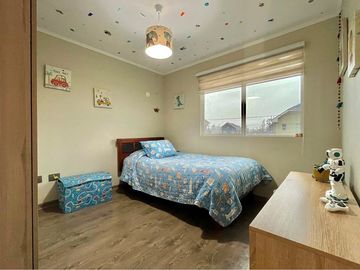 SE VENDE CASA 4DORMIT/3BAÑOS EN CONDOMINIO.