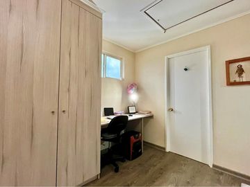 SE VENDE CASA 4DORMIT/3BAÑOS EN CONDOMINIO.