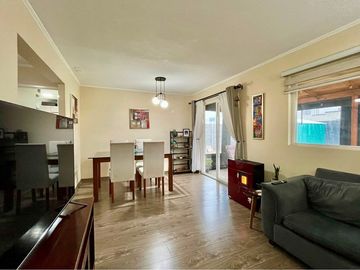 SE VENDE CASA 4DORMIT/3BAÑOS EN CONDOMINIO.